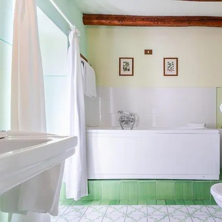 Rivetta 6&2, Emma Villa *