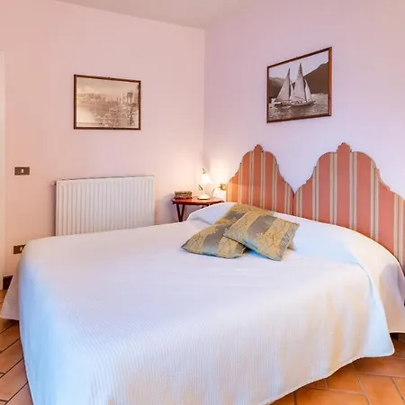 Rivetta 6&2, Emma Villa *